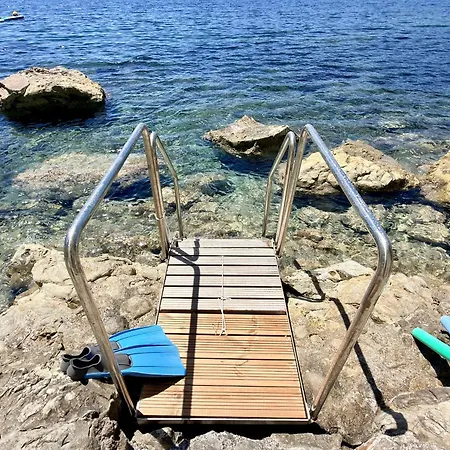 Cap-ferrat Waterfront Villa-private Sea Access Villa